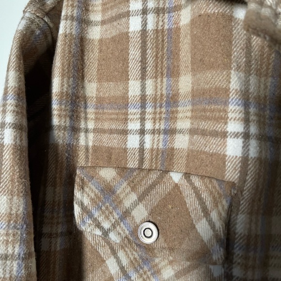 Shacket - Picture 2 of 3